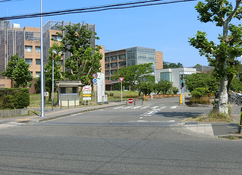 新潟大学　西門