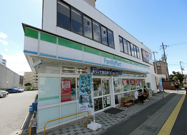 ファミリーマート（野路中央店）