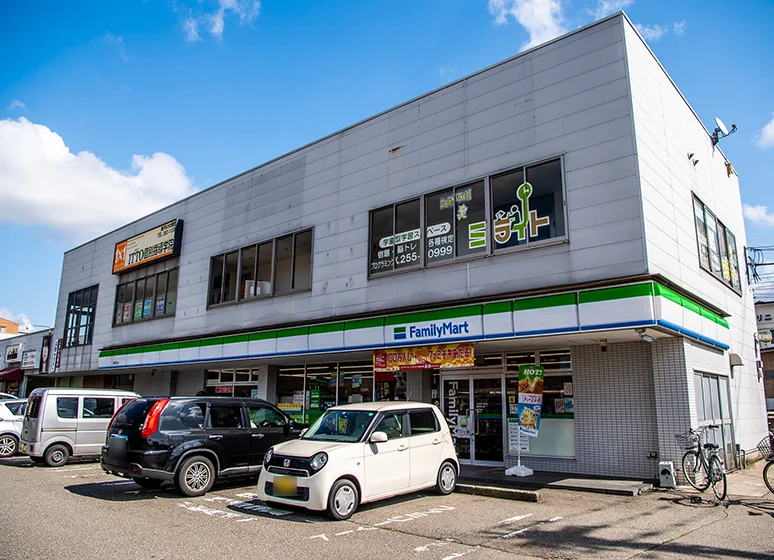 ファミリーマート（金沢田上店）