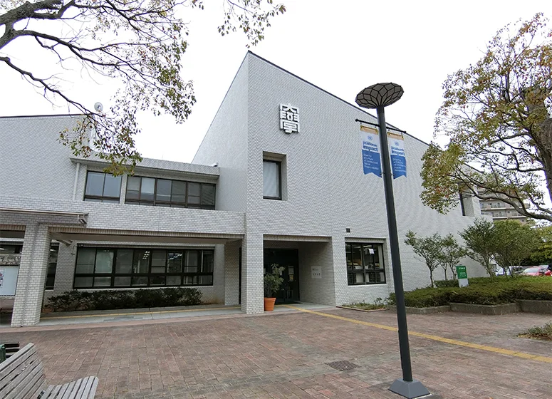 神戸市外国語大学