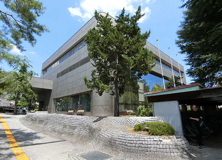 長野市立長野図書館