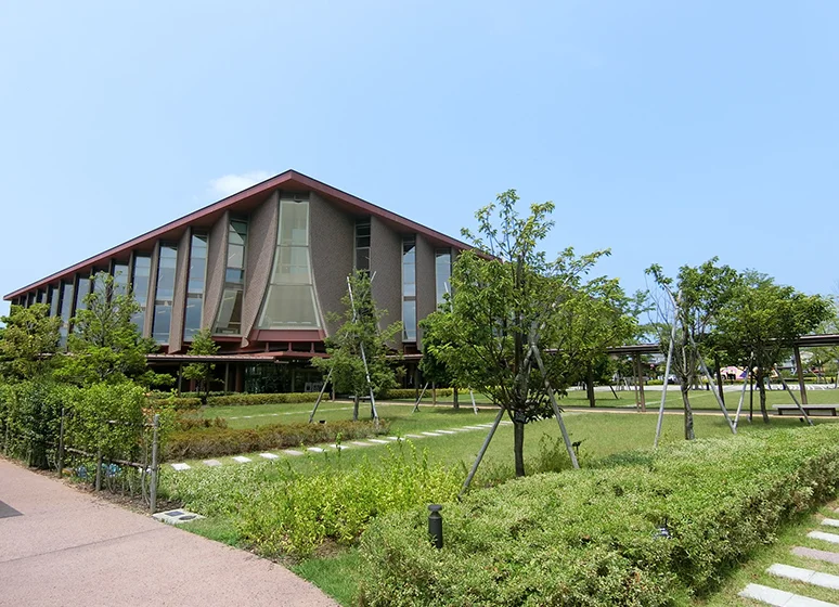 石川県立図書館