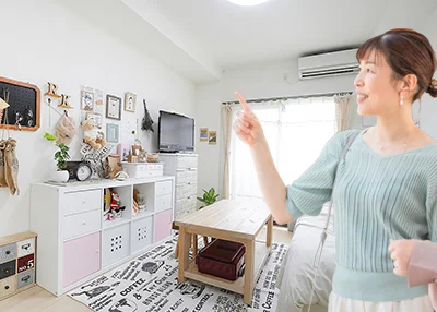 玄関を開けてお部屋の見学