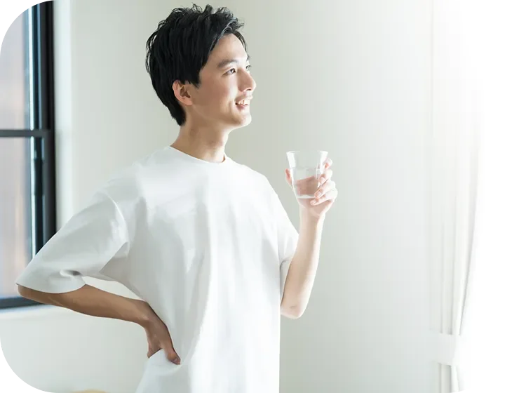 寝起きの男性